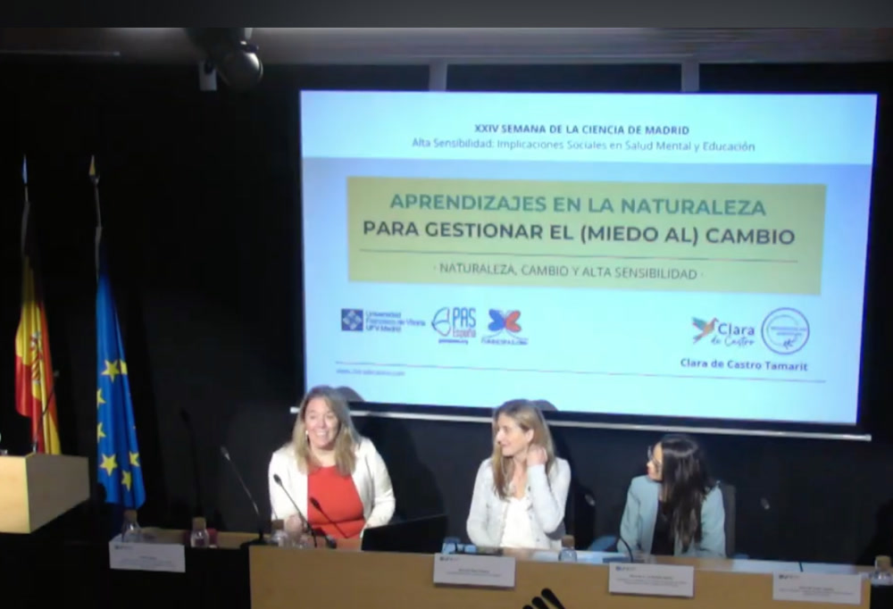 Clara de Castro en un taller de alta sensibilidad con participantes